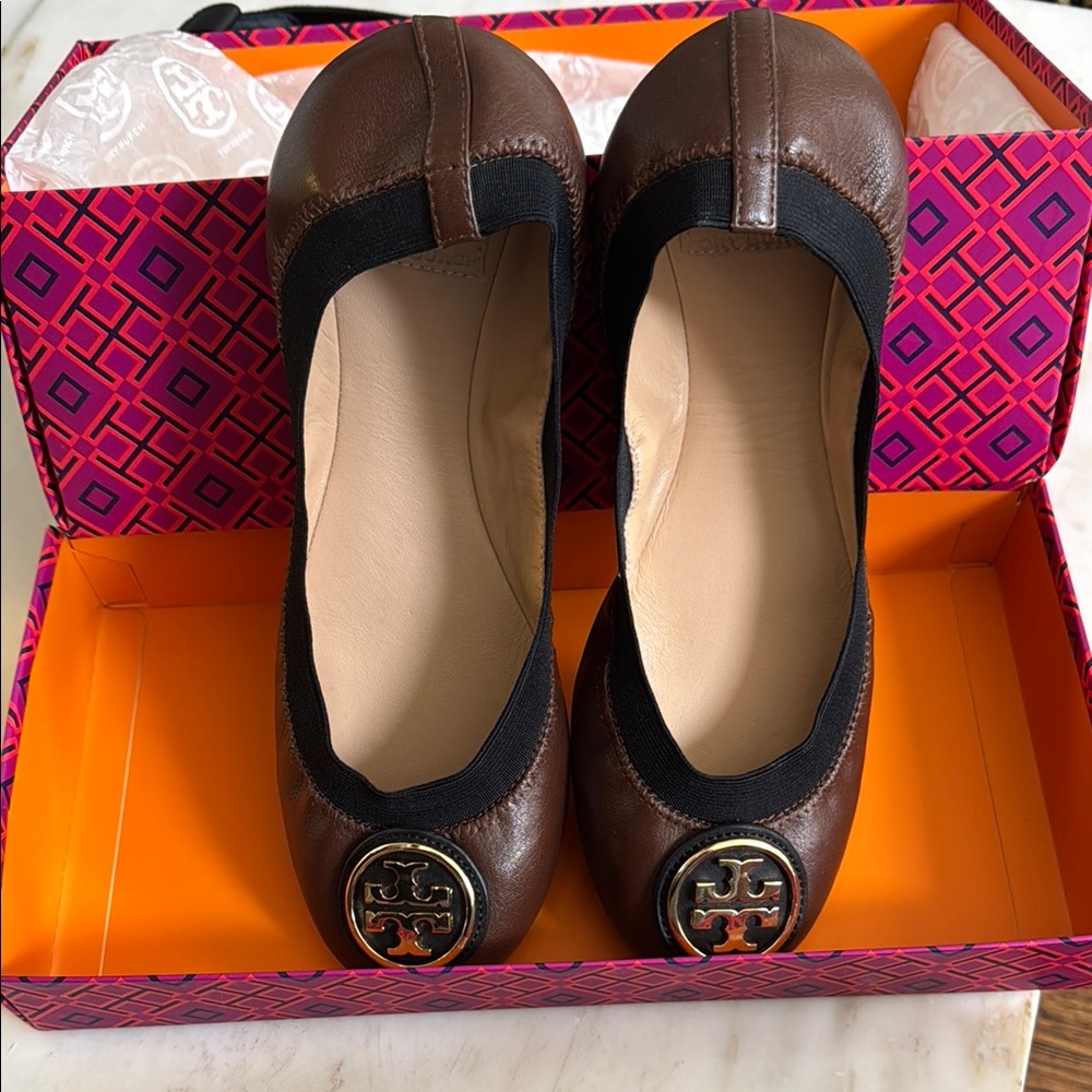 Tory Burch Brown Leather Flats with Logo Medallion